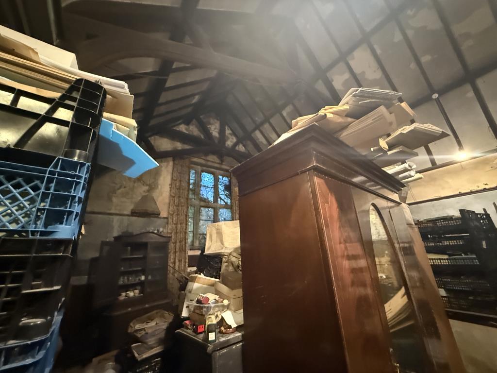 Lot: 125 - CHARACTER DETACHED PROPERTY FOR REFURBISHMENT - School rooms for refurbishment